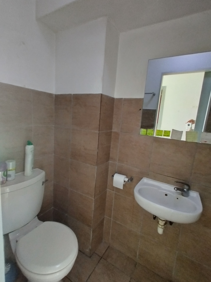 1 Bedroom Property for Sale in Zonnebloem Western Cape